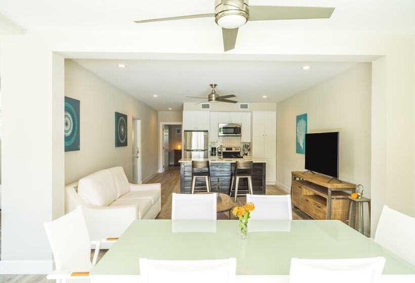 Havuz Manzaralı Süit, The Tides, Grace Bay