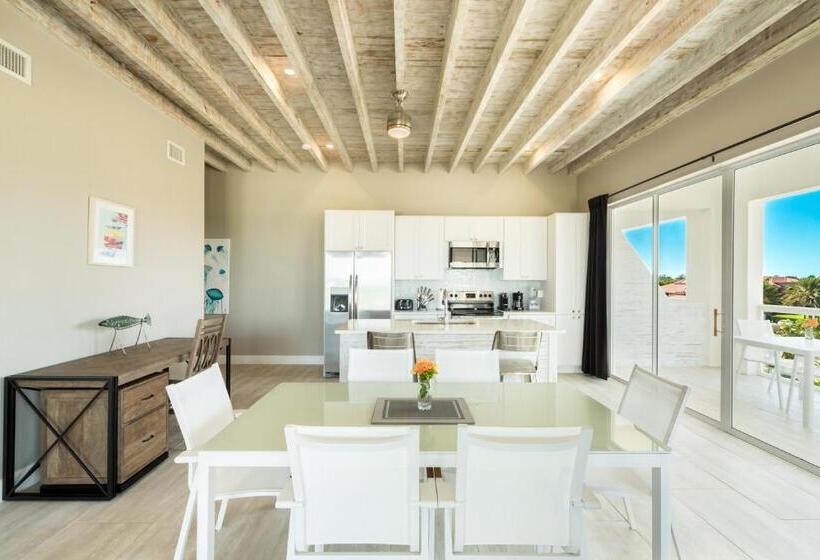 Havuz Manzaralı Süit, The Tides, Grace Bay