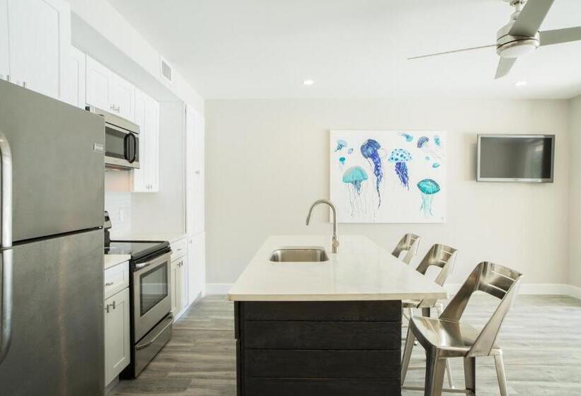 Havuz Manzaralı Süit, The Tides, Grace Bay