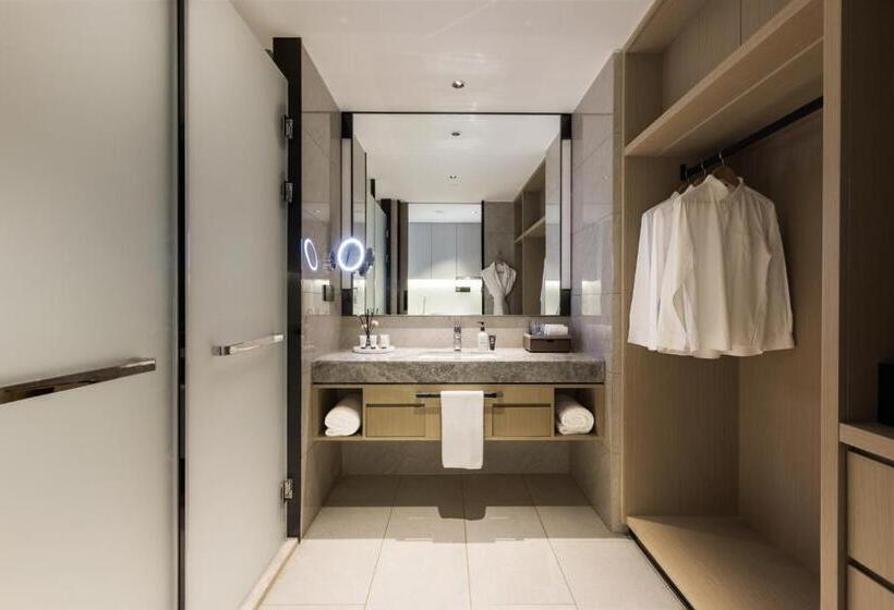 Executive Studio, Modena By Fraser Nanjing