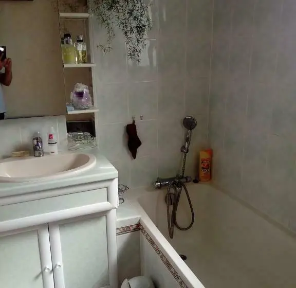 バス共有のスタンダードルーム, Chambre Chez L Habitant