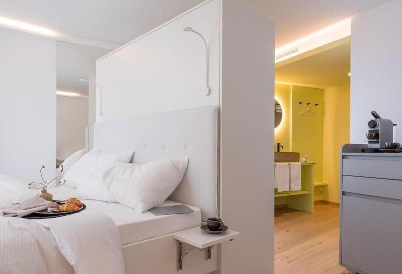 豪华房间, Neuro Campus