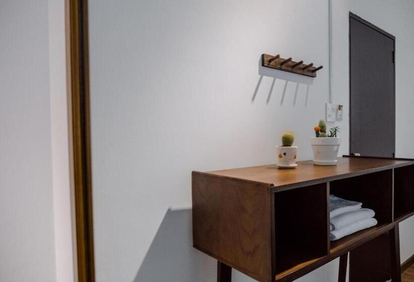 اتاق استاندارد چهار تخته, Laé Hostel