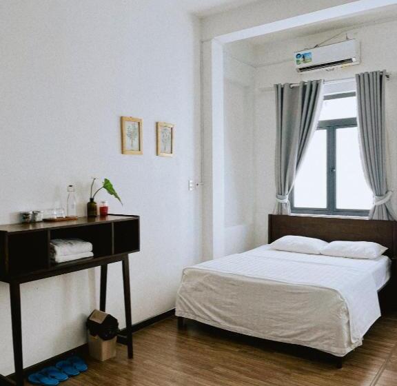 اتاق خانوادگی, Laé Hostel