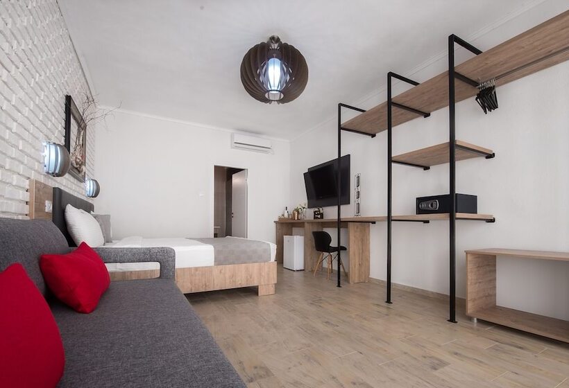 غرفة عائلية, Boutique 23