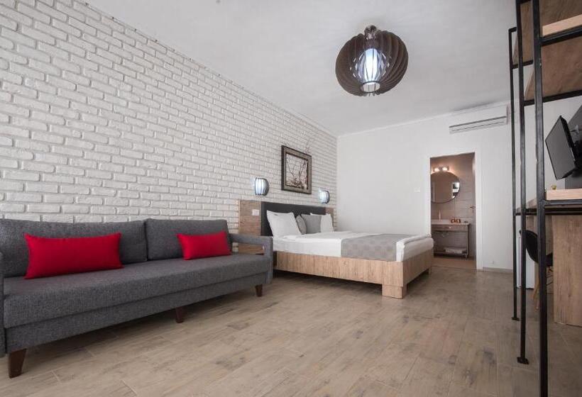 غرفة عائلية, Boutique 23