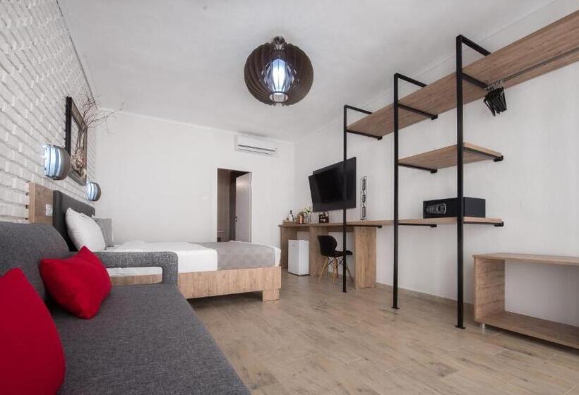 غرفة عائلية, Boutique 23