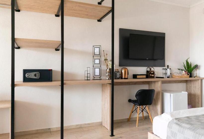 غرفة عائلية, Boutique 23