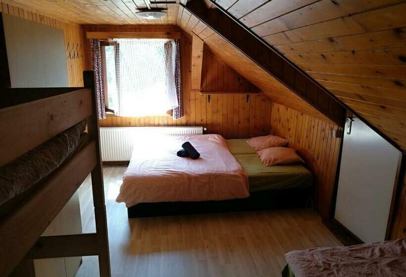 家庭间, Chata U Kostela