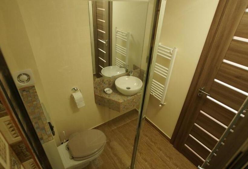 Chambre Deluxe, Vila Fara Nume