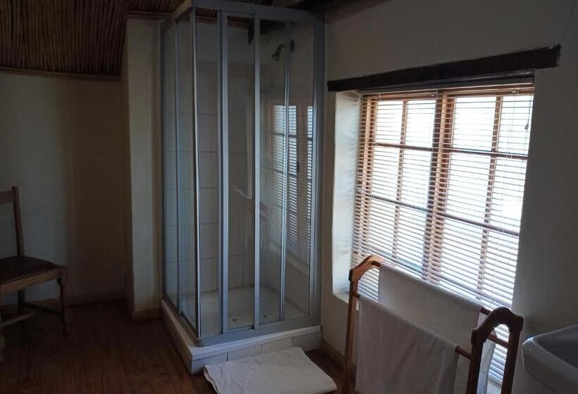 غرفة عائلية, Route 62 B&b