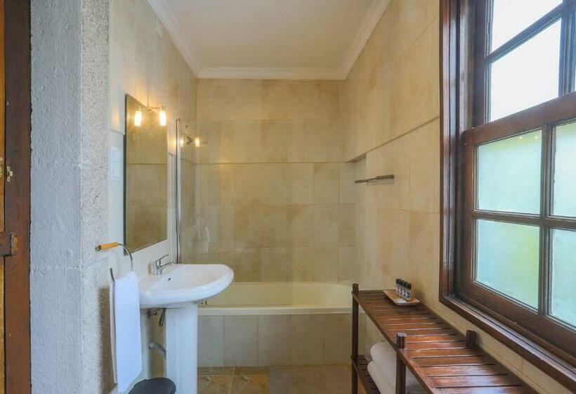 Номер Стандарт, Outeiro Tuías   Manor House