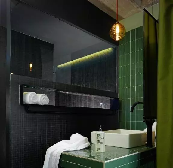 Standardzimmer, 25hours Hotel Bikini Berlin