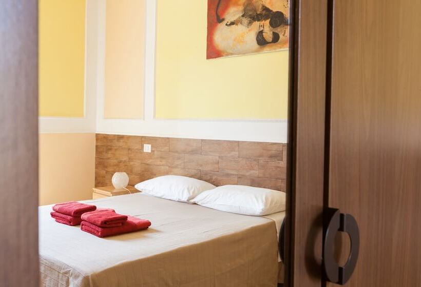 חדר סטנדרט לשלושה, Furio Camillo