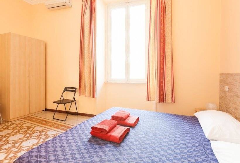 חדר סטנדרט לשלושה, Furio Camillo