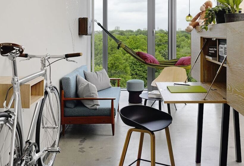 Standardzimmer, 25hours Hotel Bikini Berlin