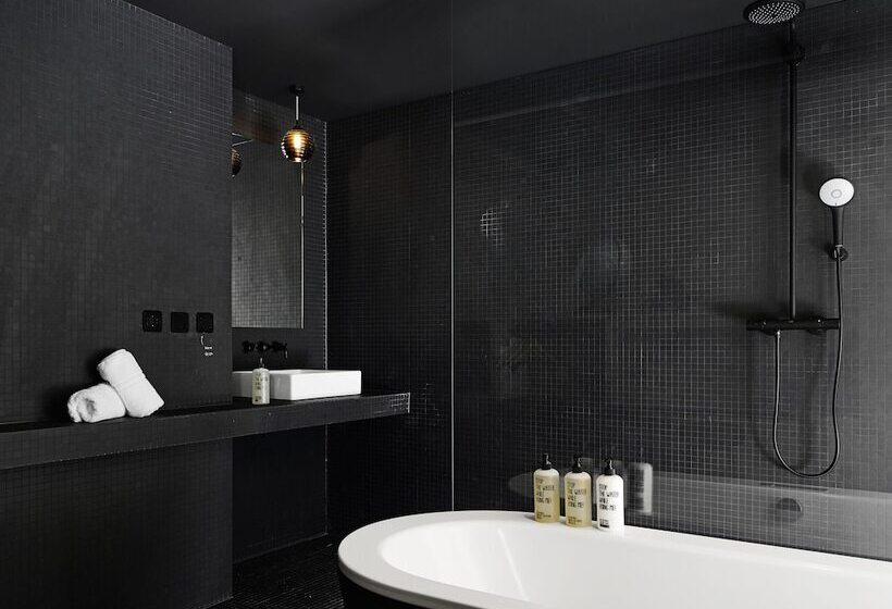 Standardzimmer, 25hours Hotel Bikini Berlin