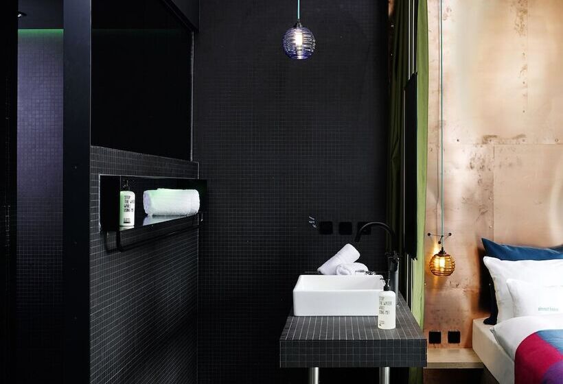 Standardzimmer, 25hours Hotel Bikini Berlin