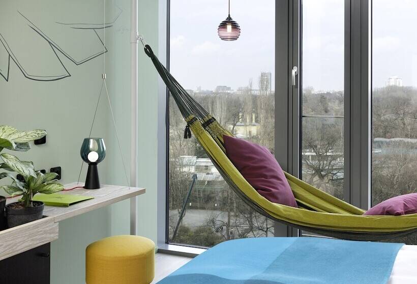 Standardzimmer, 25hours Hotel Bikini Berlin