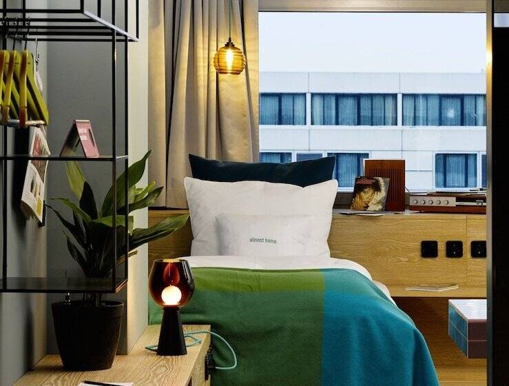 Standardzimmer, 25hours Hotel Bikini Berlin