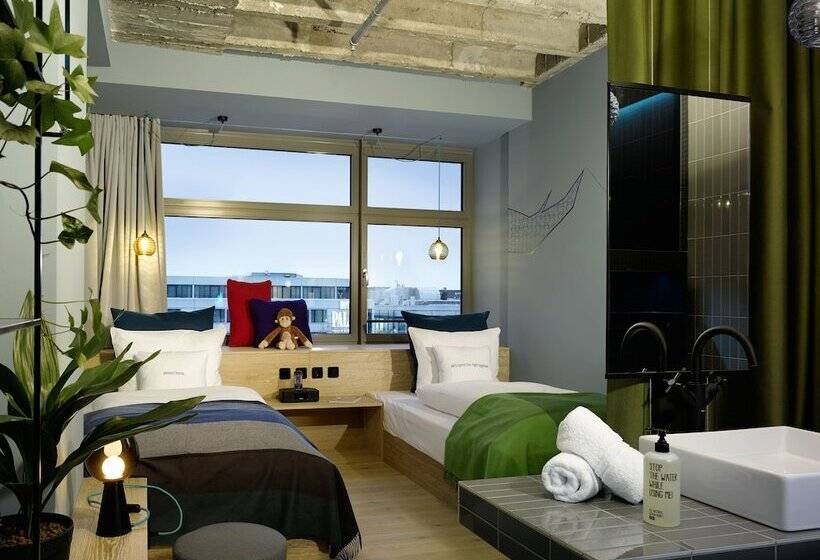 Standardzimmer, 25hours Hotel Bikini Berlin