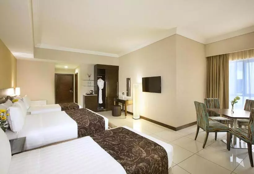 Deluxe Kolmen Hengen Huone, Gateway