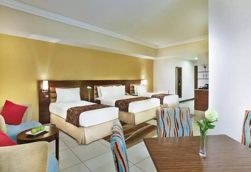 Deluxe Kolmen Hengen Huone, Gateway