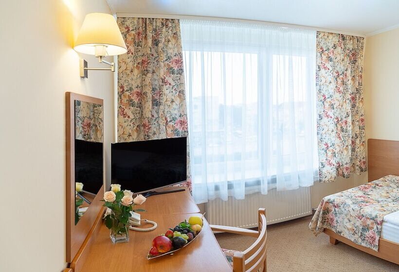 اتاق استاندارد یک نفره, Nadiya