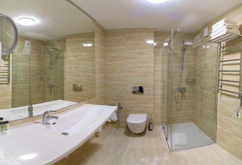 اتاق لوکس, Nadiya