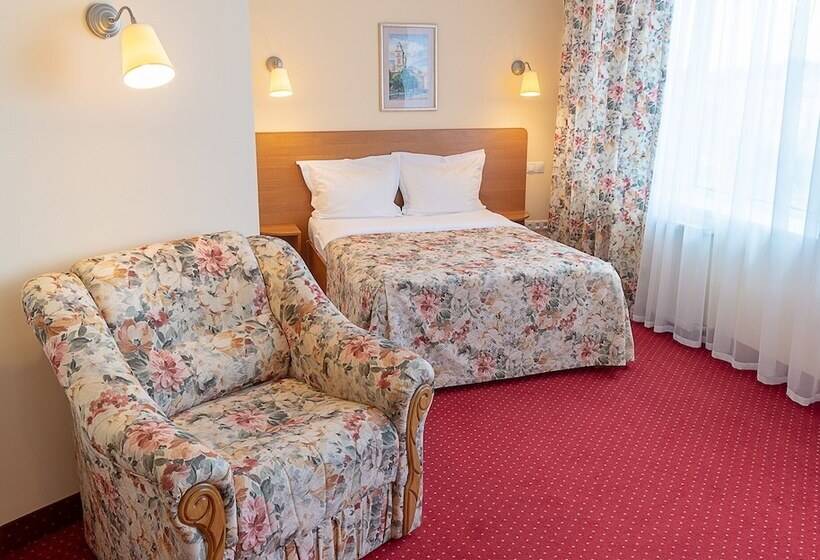 اتاق لوکس, Nadiya