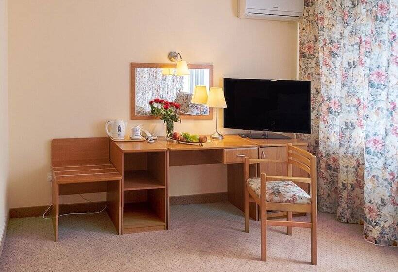 اتاق خانوادگی, Nadiya