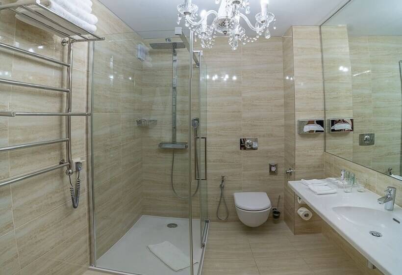 سوییت جونیور, Nadiya