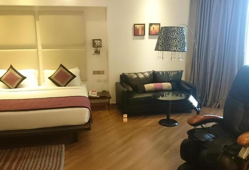 Chambre Deluxe King Size, Ramada By Wyndham Navi Mumbai