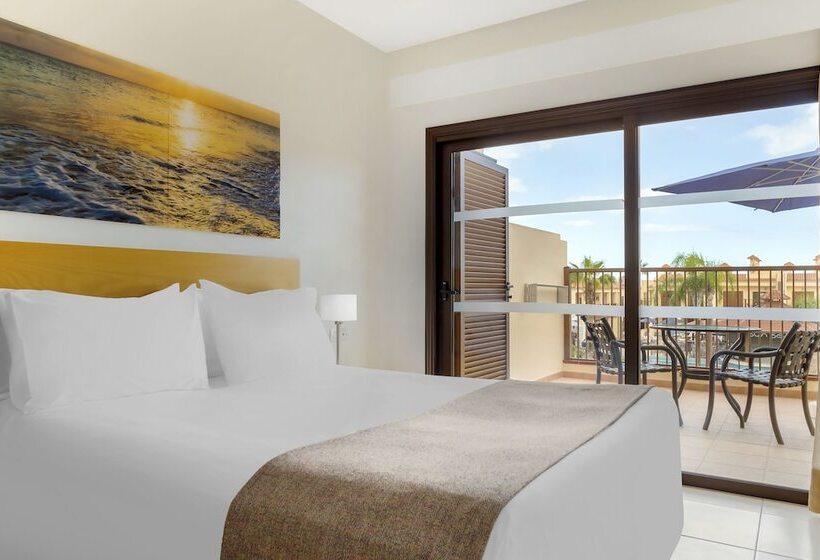 スタンダードスタジオ, Royal Sunset Beach Club