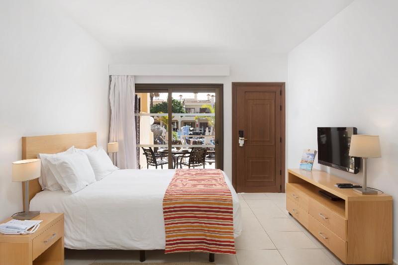 スタンダードスタジオ, Royal Sunset Beach Club