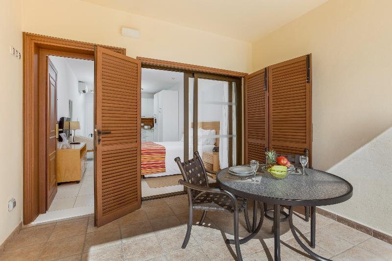 スタンダードスタジオ, Royal Sunset Beach Club