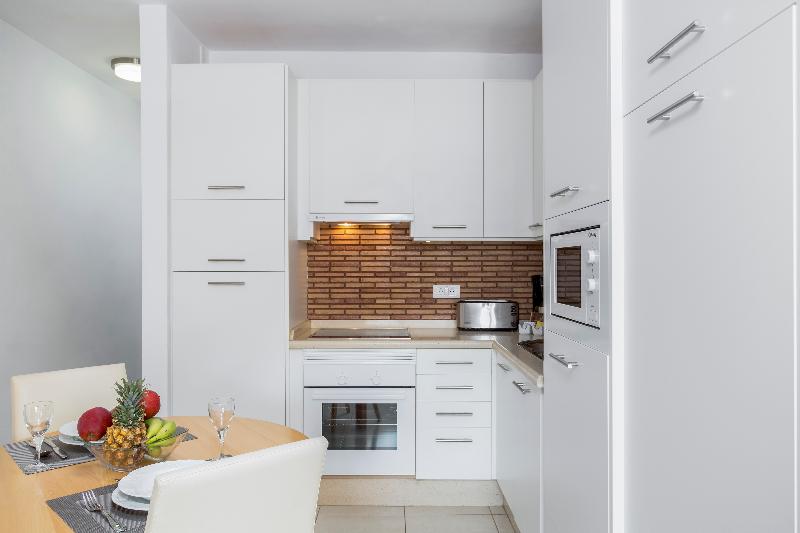 スタンダードスタジオ, Royal Sunset Beach Club