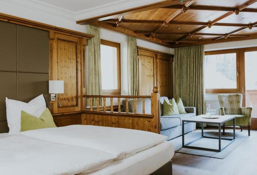 جناح جونيور, Tauernhof