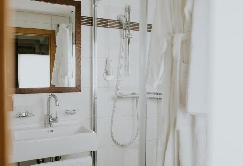 غرفة كلاسيكية, Tauernhof