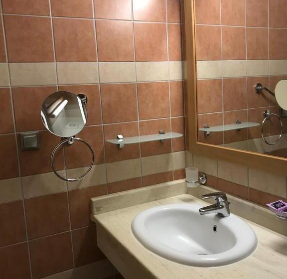 스탠다드 스튜디오 풀장 전망, Vagia Mare