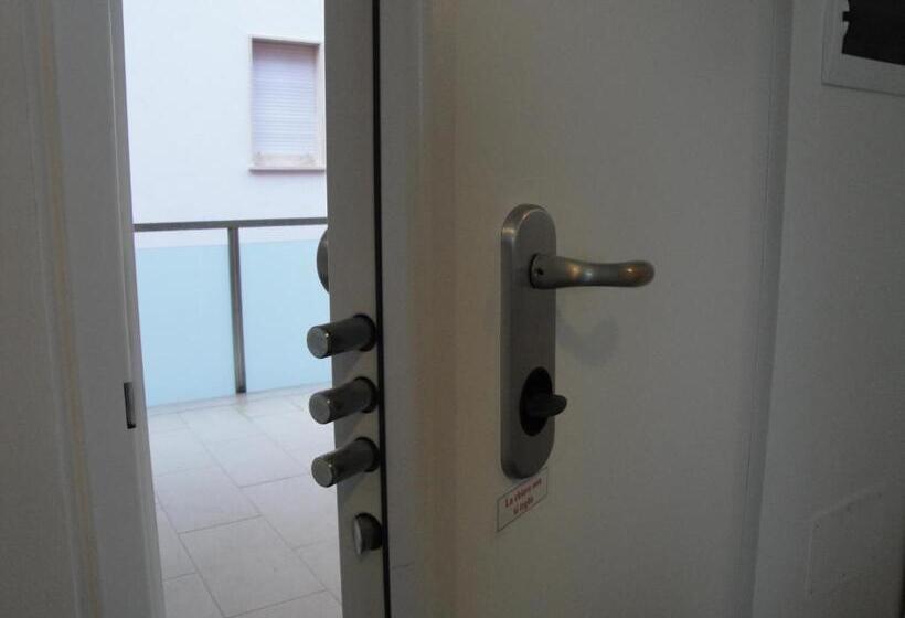 דירת חדר נוף לים, Residence La Nave