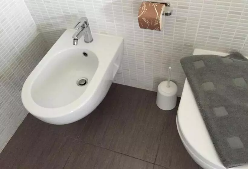 استودیوی استاندارد با چشم‌انداز دریا, Residence La Nave