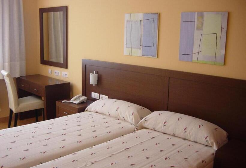 اتاق استاندارد سه نفره, Hostal Acanto