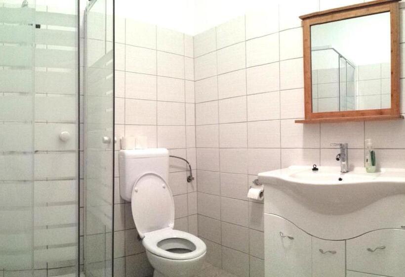 غرفة قياسية, Garden House