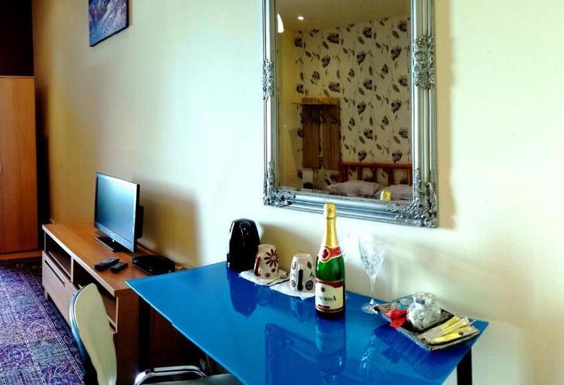 غرفة قياسية, Garden House