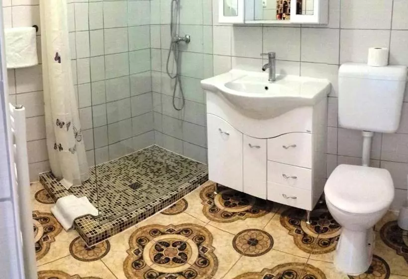اتاق استاندارد سه نفره, Garden House