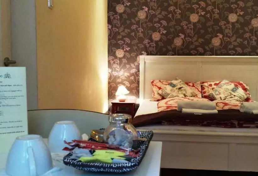 اتاق استاندارد با سرویس بهداشتی مشترک, Garden House
