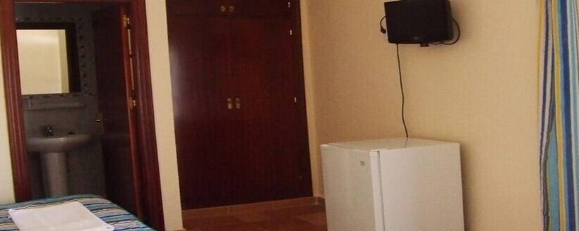 Трехместный Номер Базовый, Hostal Las Parcelas