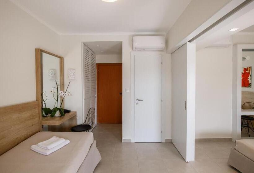 חדר סטנדרט לשלושה, Marialena