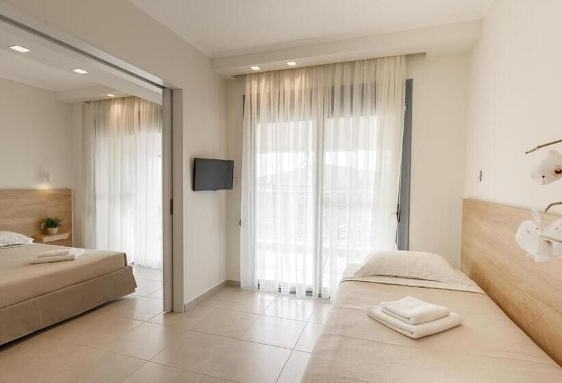 חדר סטנדרט לשלושה, Marialena